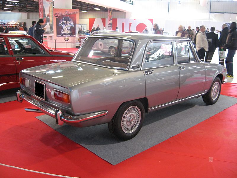 alfa-Alfa_Romeo_1750_berlina_grey-rear