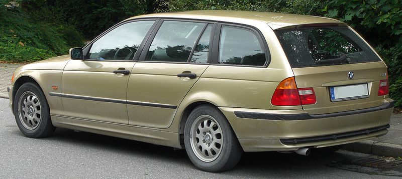 alfa-BMW_318i_touring_(E46)_rear