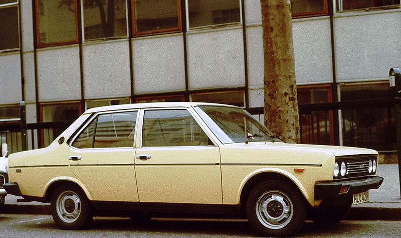 alfa-Fiat_131_early_one_in_England