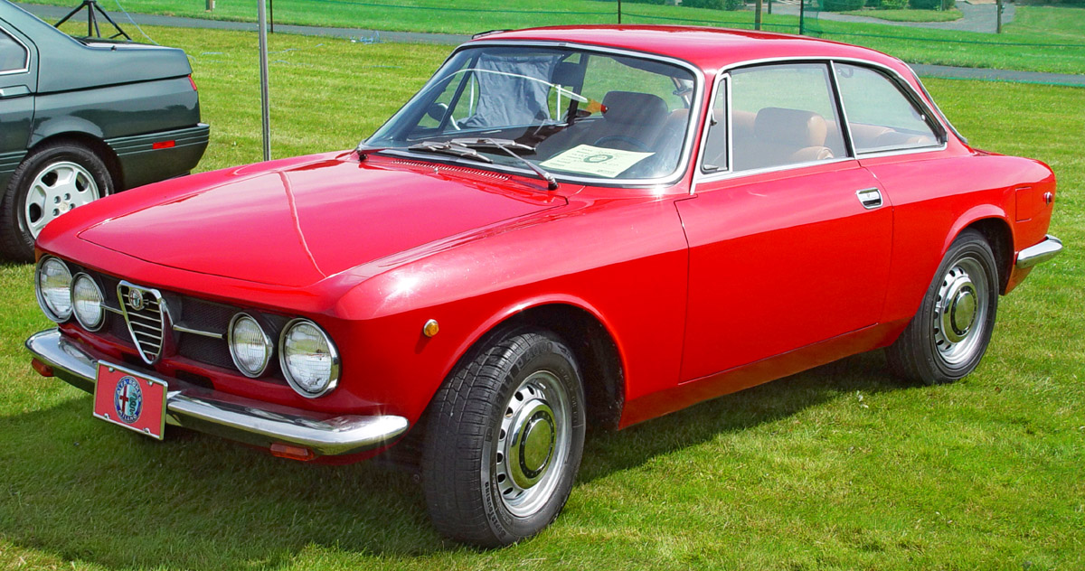 alfa-Romeo-GT-Veloce-Red-Front-Angle-st